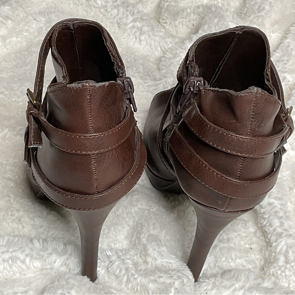 Delicious brand ankle bootie heel - Picture 6 of 6